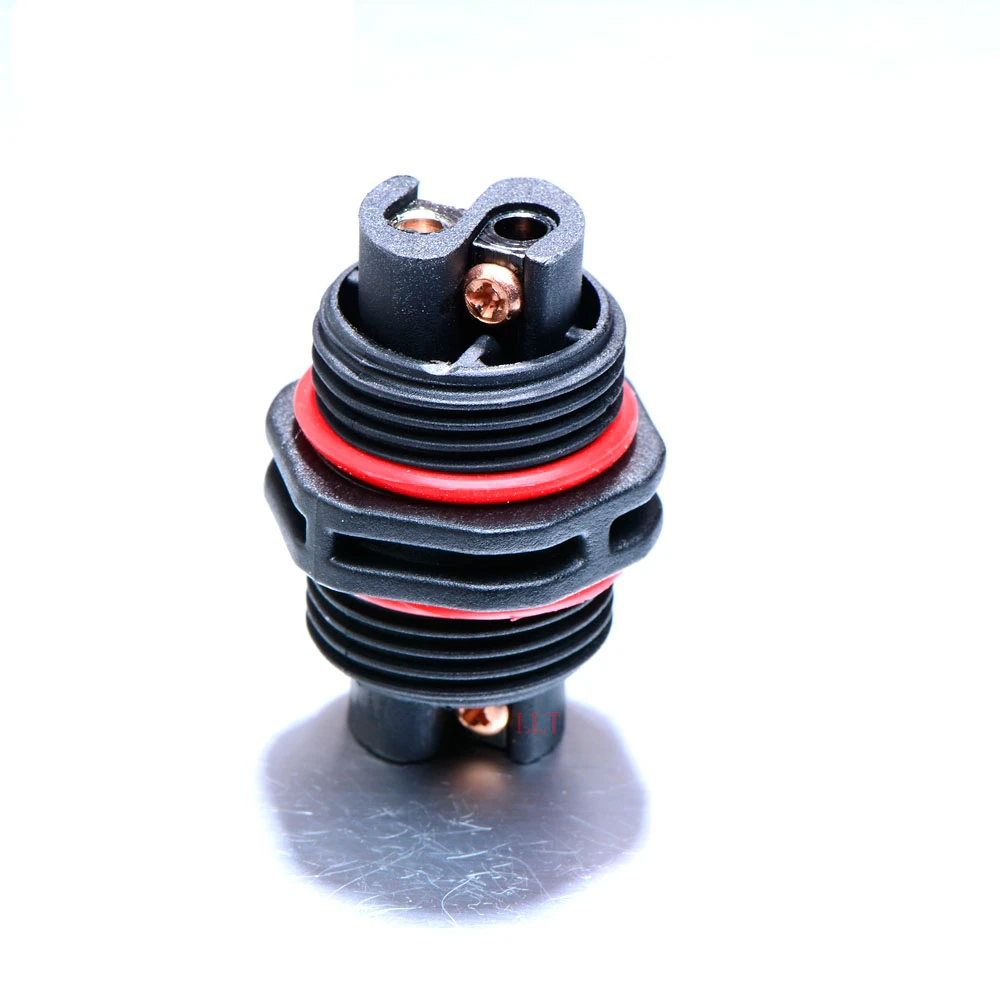 LLT L Type Outdoor IP68 Wire Connector 2 Pin Screw Locking For Connecting Cable detail 2