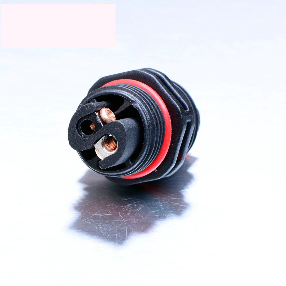 LLT L Type Outdoor IP68 Wire Connector 2 Pin Screw Locking For Connecting Cable detail 3